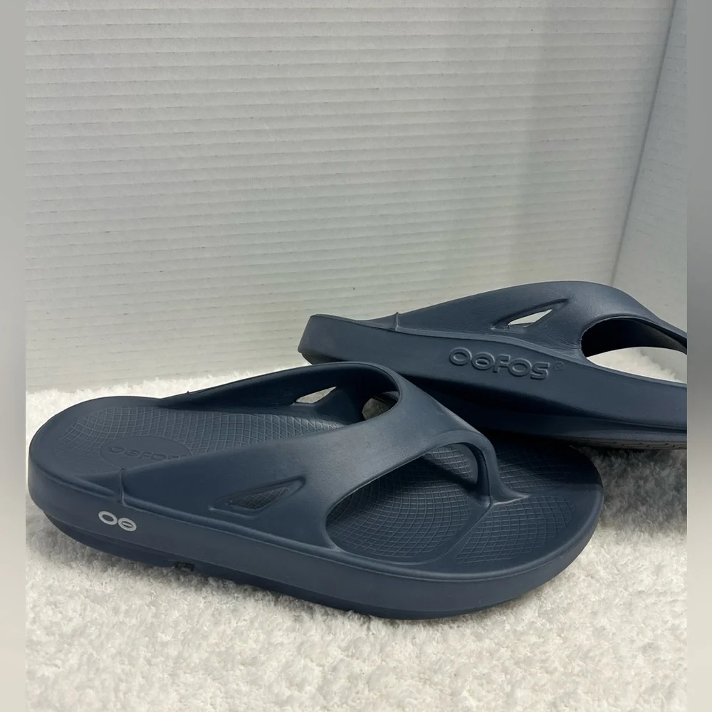 OOFOS Unisex Original Flip Flops Color Blue/Gray, Size Men 8, Women 10.